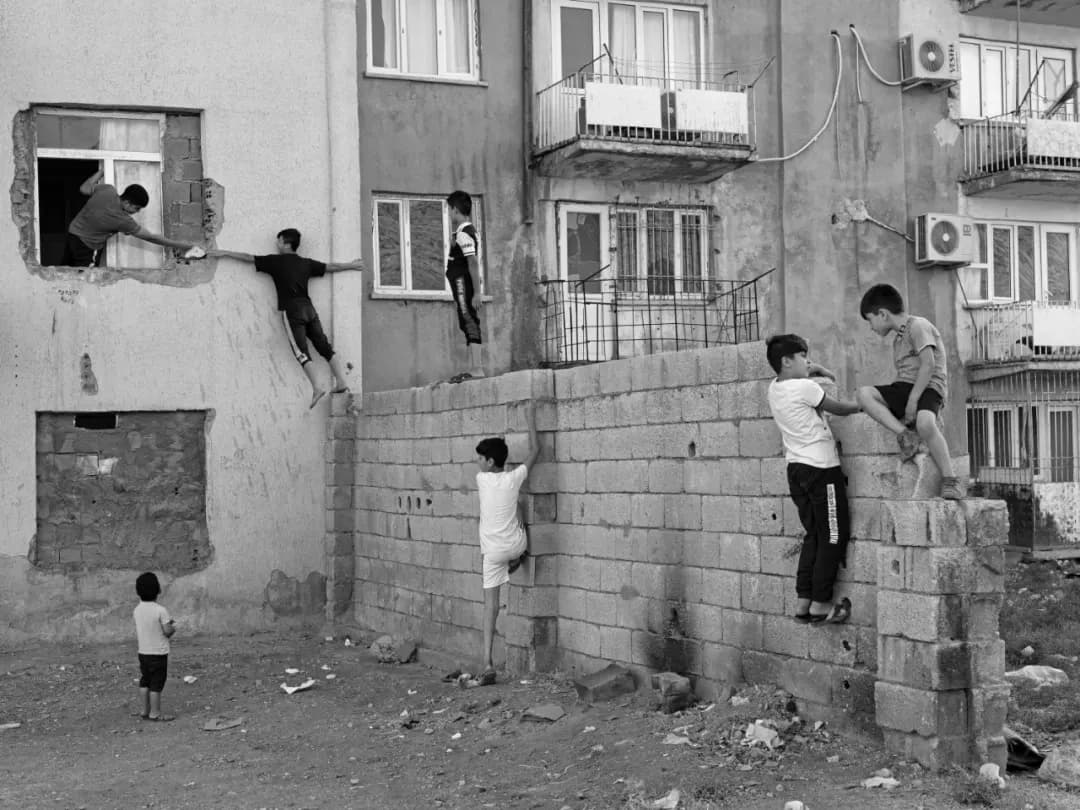 Emin Özmen(艾明·厄兹曼)'s work sample 3